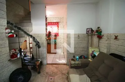 Casa com 2 quartos para alugar na Rua João Machado, Irajá, Rio de Janeiro