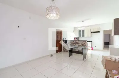 Casa com 2 quartos para alugar na Rua Cândido Mota, Cangaíba, São Paulo