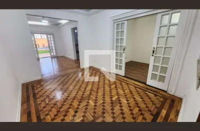 Casa com 3 quartos para alugar na Rua Januário dos Santos, Aparecida, Santos