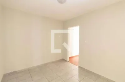 Casa com 1 quarto para alugar na Rua Surucuás, Itaquera, São Paulo
