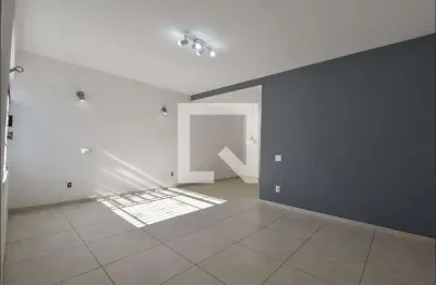 Casa com 3 quartos para alugar na Rua Visconde de Castro, Campo Belo, São Paulo