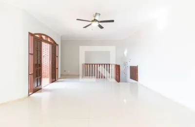 Casa com 3 quartos para alugar na Rua Antônio Moura Andrade, Itaquera, São Paulo