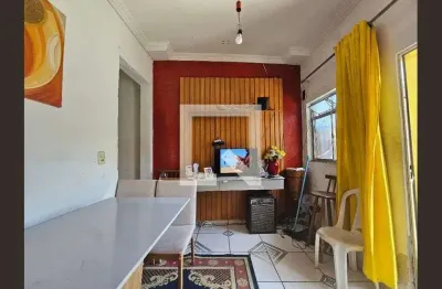 Casa com 2 quartos para alugar na Rua Waldemar Falcão, Rio Vermelho, Salvador