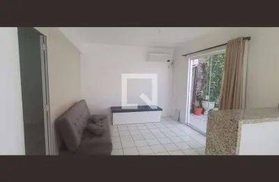 Casa com 1 quarto para alugar na Rua Mario Longo, Serraria, São José