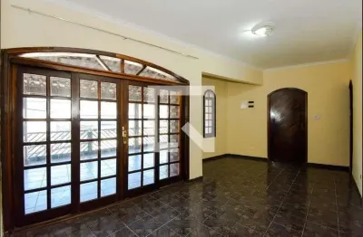 Casa com 3 quartos para alugar na Rua Cachoeira, Picanço, Guarulhos