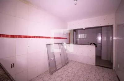Casa com 1 quarto para alugar na Rua Monteiro Lobato, São Miguel, São Gonçalo