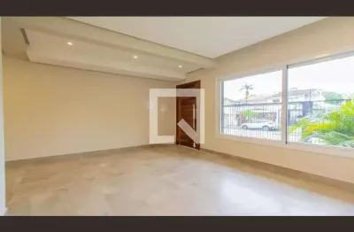 Casa com 3 quartos para alugar na Rua Buarque de Macedo, São João, Porto Alegre