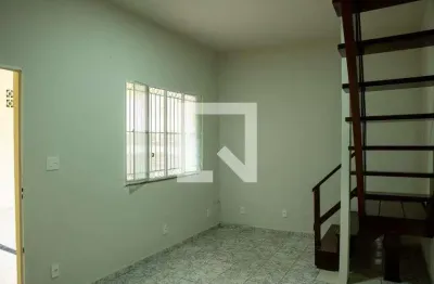 Casa com 2 quartos para alugar na Rua Barros Peixoto, Jacutinga, Mesquita