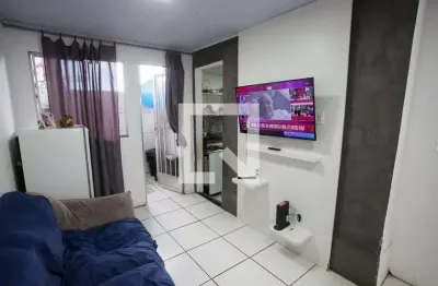 Casa com 2 quartos para alugar na Rua Iriju, Taquara, Rio de Janeiro