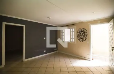 Casa com 2 quartos para alugar na Rua Edgar Sales, Jardim Peri, São Paulo
