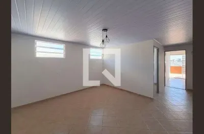 Casa com 2 quartos para alugar na Rua Felisberto Freire, Vila Amália, São Paulo