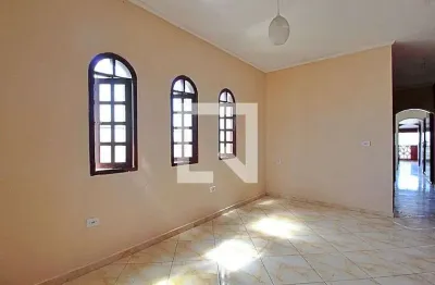 Casa com 2 quartos para alugar na Rua Doutor Luiz Camargo Aranha, Vila Falchi, Mauá
