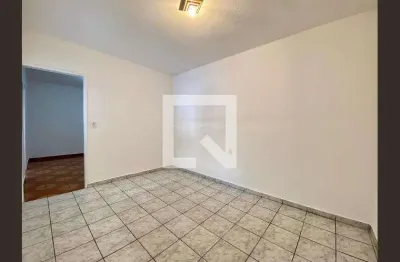 Casa com 2 quartos para alugar na Avenida Maestro Villa Lobos, Vila Gustavo, São Paulo