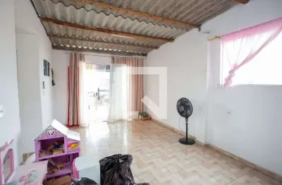 Casa com 3 quartos para alugar na Rua C, Tropical, Contagem