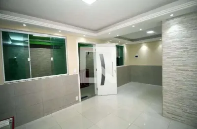 Casa com 2 quartos para alugar na Rua Paranapanema, Olaria, Rio de Janeiro