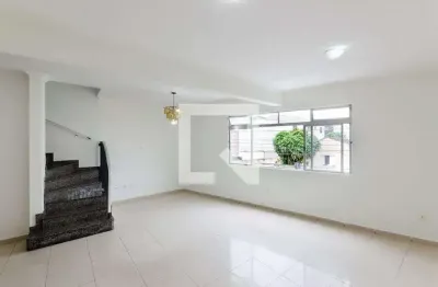 Casa com 3 quartos para alugar na Rua Bolívia, Aparecida, Santos