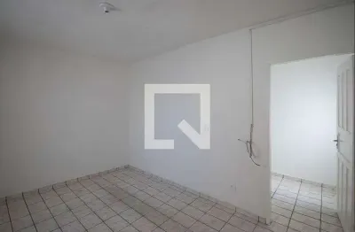 Casa com 2 quartos para alugar na Rua Alonso Peres, Vila Sabrina, São Paulo