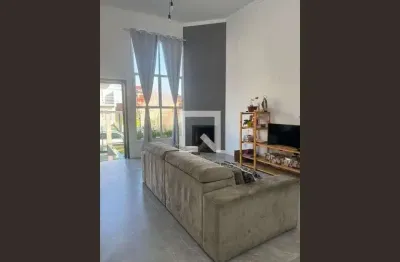 Casa com 2 quartos para alugar na Rua Nestor José Nitschke, Guarujá, Porto Alegre