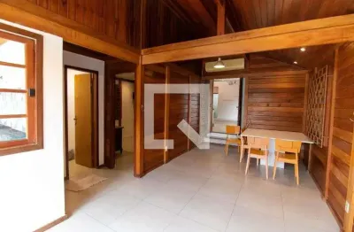 Casa com 3 quartos para alugar na Rua Comendador Mem Marinho Falcão, Piratininga, Niterói