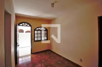 Casa com 1 quarto para alugar na Rua Lindolfo Fernandes, Vila Três, São Gonçalo