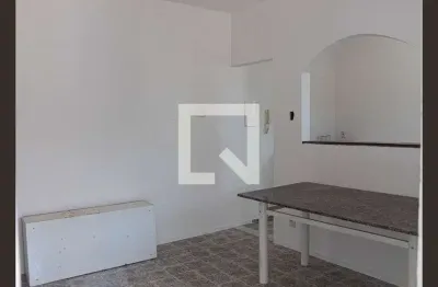 Casa com 2 quartos para alugar na Rua Andrômeda, Taquara, Rio de Janeiro