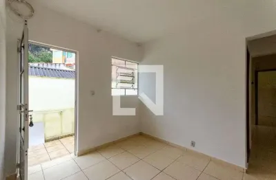 Casa com 2 quartos para alugar na Rua Simpliciano Ferreira, Jaraguá, São Paulo