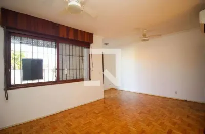 Casa com 3 quartos para alugar na Rua dos Guenoas, Guarujá, Porto Alegre