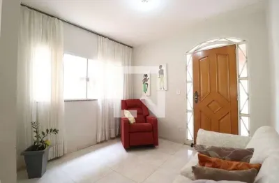 Casa com 3 quartos para alugar na Rua do Atleta, Planalto, Uberlândia