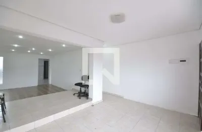 Casa com 2 quartos para alugar na Rua dos Maracujás, Vila Mazzei, São Paulo