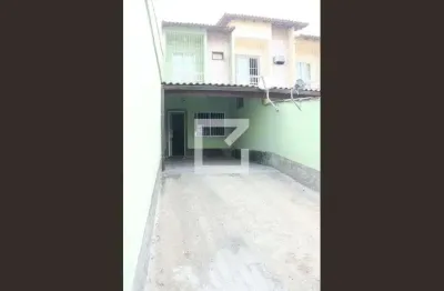 Casa com 2 quartos para alugar na Rua Professor Eduardo Vianna, Carolina, Nova Iguaçu