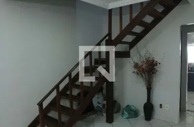 Casa com 2 quartos para alugar na Rua Professor Eduardo Vianna, Carolina, Nova Iguaçu