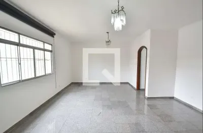 Casa com 2 quartos para alugar na Rua Mil Oitocentos e Vinte e Dois, Ipiranga, São Paulo