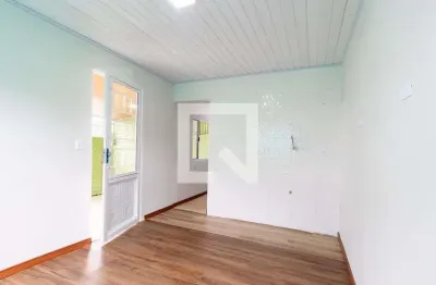 Casa com 2 quartos para alugar na Rua Luciana Sammut Rosenthal, Novo Mundo, Curitiba