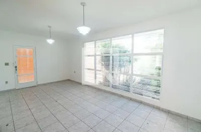 Casa com 3 quartos para alugar na Rua Dona Cesária Fagundes, Saúde, São Paulo