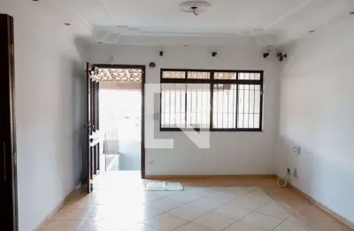 Casa com 3 quartos para alugar na Rua Doutor Estevão Montebelo, Jaguaribe, Osasco