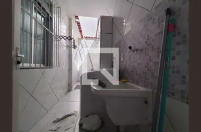 Casa com 2 quartos para alugar na Rua Professor Valadares, Grajaú, Rio de Janeiro