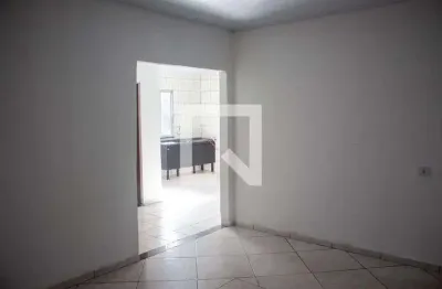 Casa com 2 quartos para alugar na Rua Antônio Matias, Suíssa, Ribeirão Pires