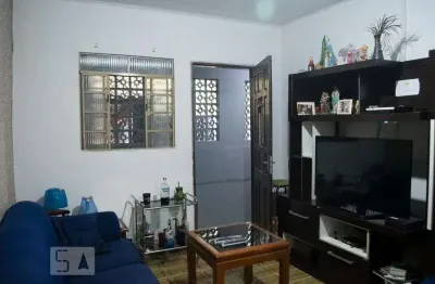 Casa com 2 quartos para alugar na Rua Sevilha, Água Fria, São Paulo