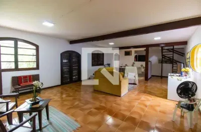 Casa com 4 quartos para alugar na Rua João Rodrigues de Oliveira, Maravista, Niterói