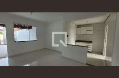 Casa com 2 quartos para alugar na Rua Ildeu Gomes do Prado, Filadélfia, Betim