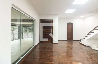 Casa com 3 quartos para alugar na Rua Mônaco, Vila Carrão, São Paulo