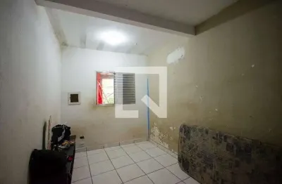 Casa com 2 quartos para alugar na Avenida Aldo Ribeiro Luz, Vila Zat, São Paulo