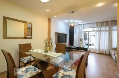 Casa com 3 quartos para alugar na Rua Maria Helena, Piqueri, São Paulo