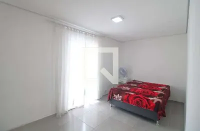 Casa com 2 quartos para alugar na Rua Frei João do Rosário, Vila Marari, São Paulo