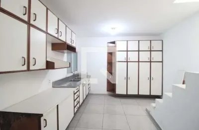 Casa com 2 quartos para alugar na Rua Frei João do Rosário, Vila Marari, São Paulo