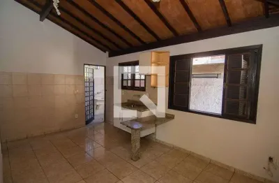 Casa com 2 quartos para alugar na Rua Rubem Assis Bomfim, Serra Grande, Niterói