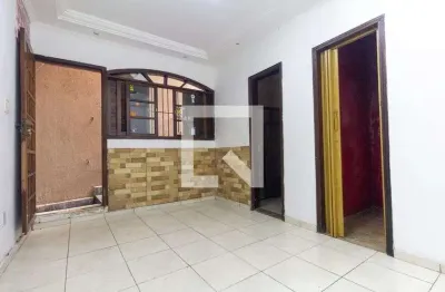 Casa com 2 quartos para alugar na Rua Cumbé, Vila Ré, São Paulo