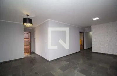 Casa com 3 quartos para alugar na Rua Professor José Lourenço, Vila Zat, São Paulo