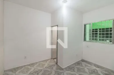 Casa com 2 quartos para alugar na Rua Doutor Urbano Pereira, Vila Nhocune, São Paulo