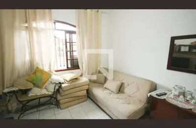 Casa com 2 quartos para alugar na Avenida Alcides Cândido dos Santos, Balneário Maracanã, Praia Grande